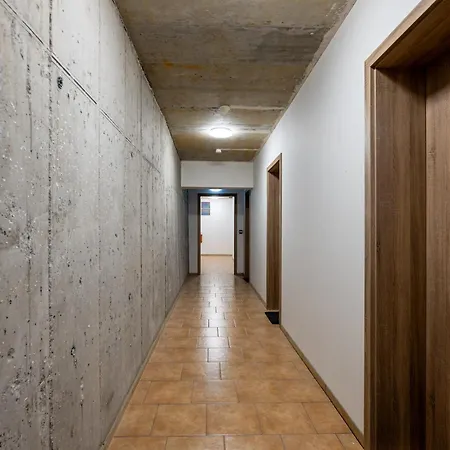 New #23 In Brutalist Building Free Street Parking Διαμέρισμα